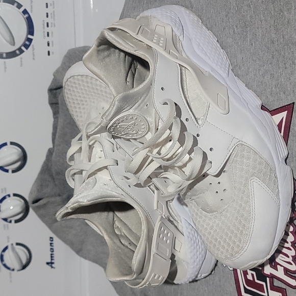 Air Huaraches - Picture 1 of 4